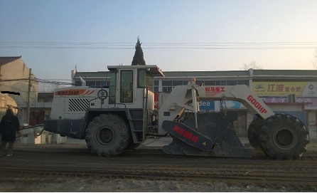 WR2300E，安徽壽縣水穩(wěn)冷再生